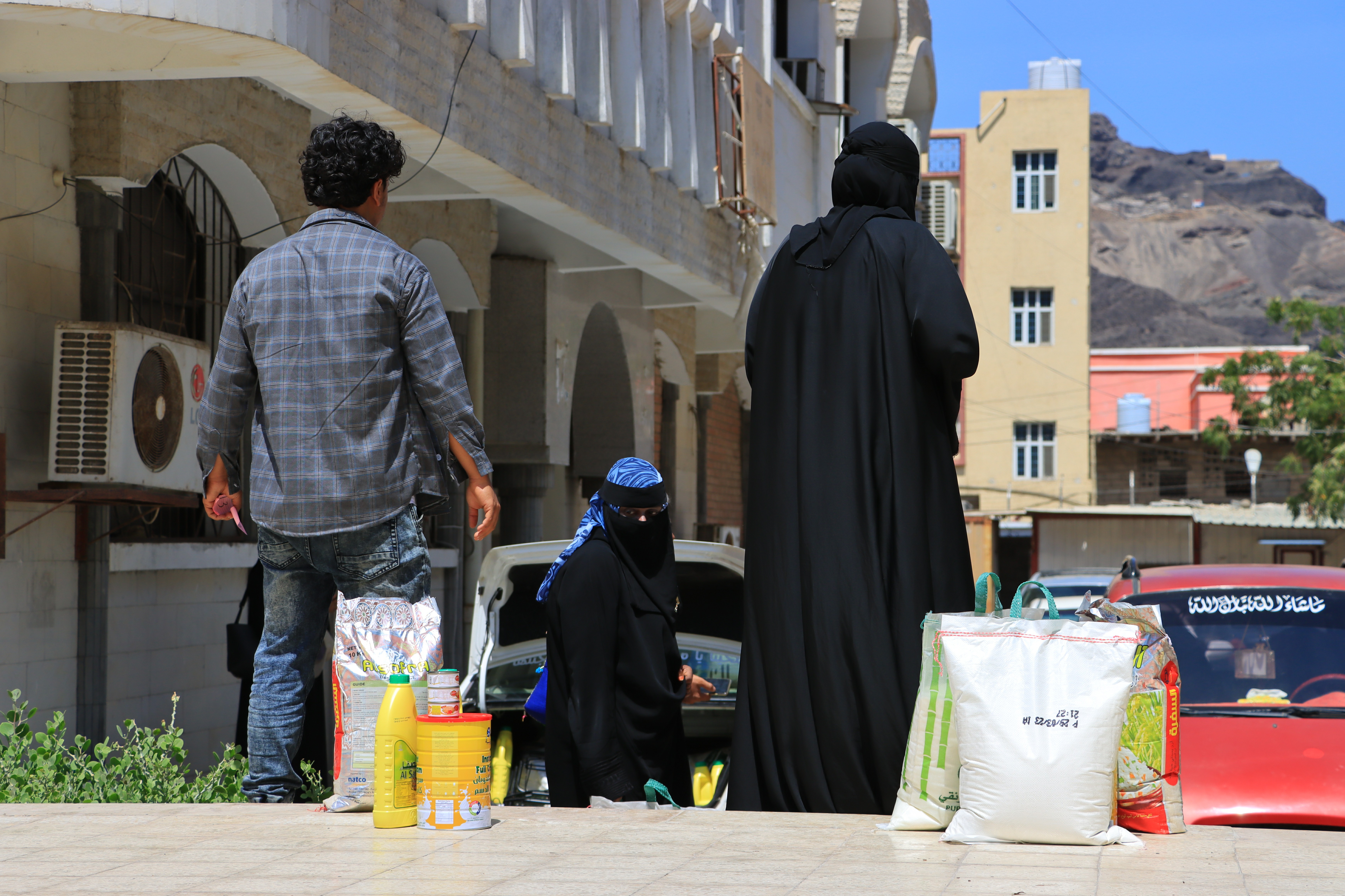 مشروع المساعدات الغذائية - سلال غذائية